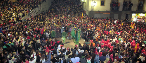 Milers de persones s'han manifestat en defensa de la cultura del foc a Berga