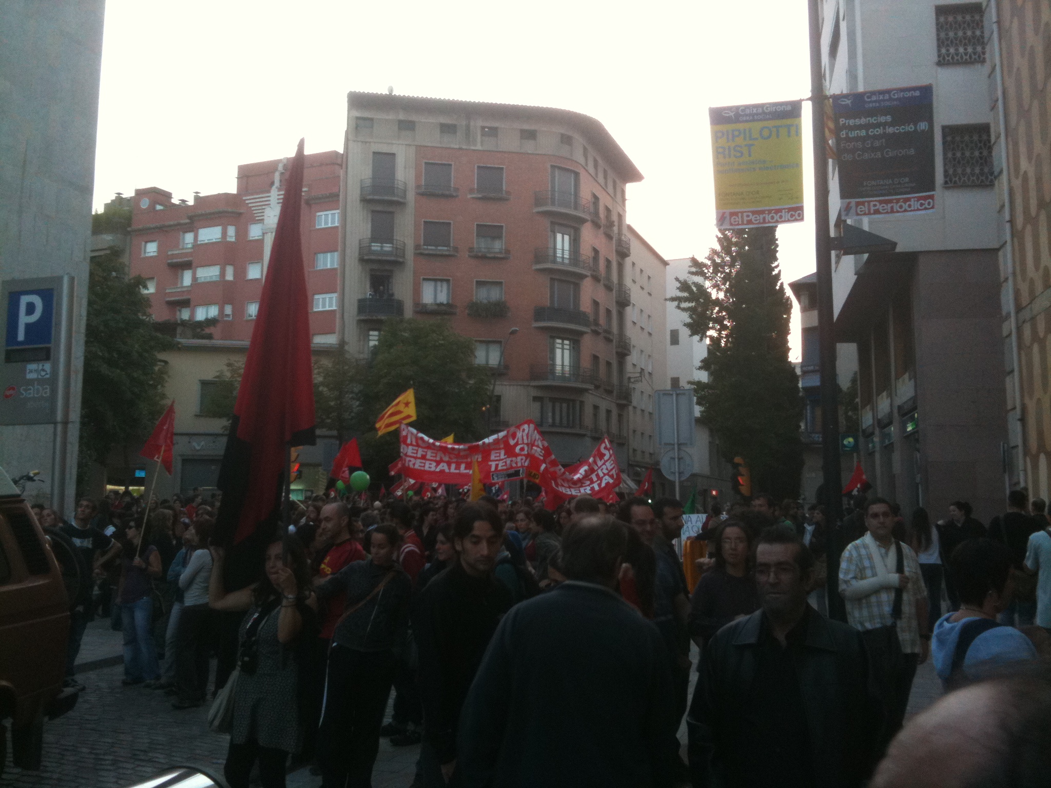mani de la tarda amb historica pancarta conjunta de la cos i cup