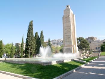Monòlit a Palma dedicat al vaixell franquista Baleares