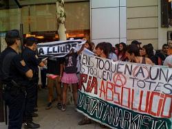 Concentració aquest dilluns davant l'Audiència Nacional espanyola on han jutjat Núria Pòrtulas. FOTO: ElSud.org