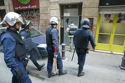 Setge a la prostitució i la immigració a Barcelona