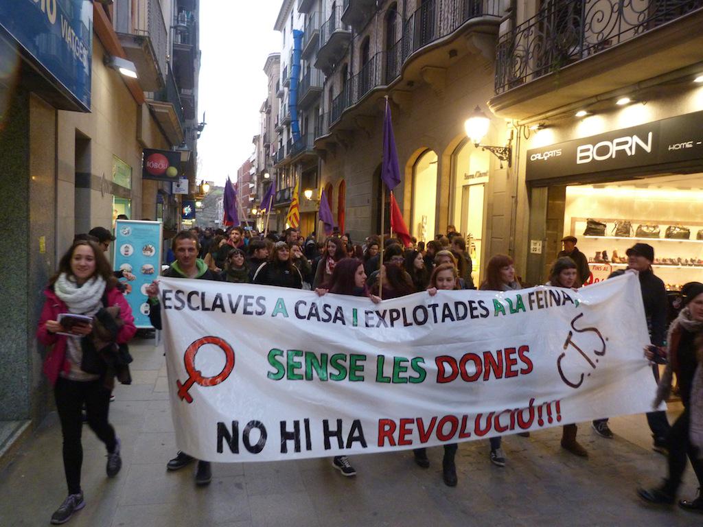 Desenes de mobilitzacions tenyeixen de lila el país per a commemorar el 8 de març