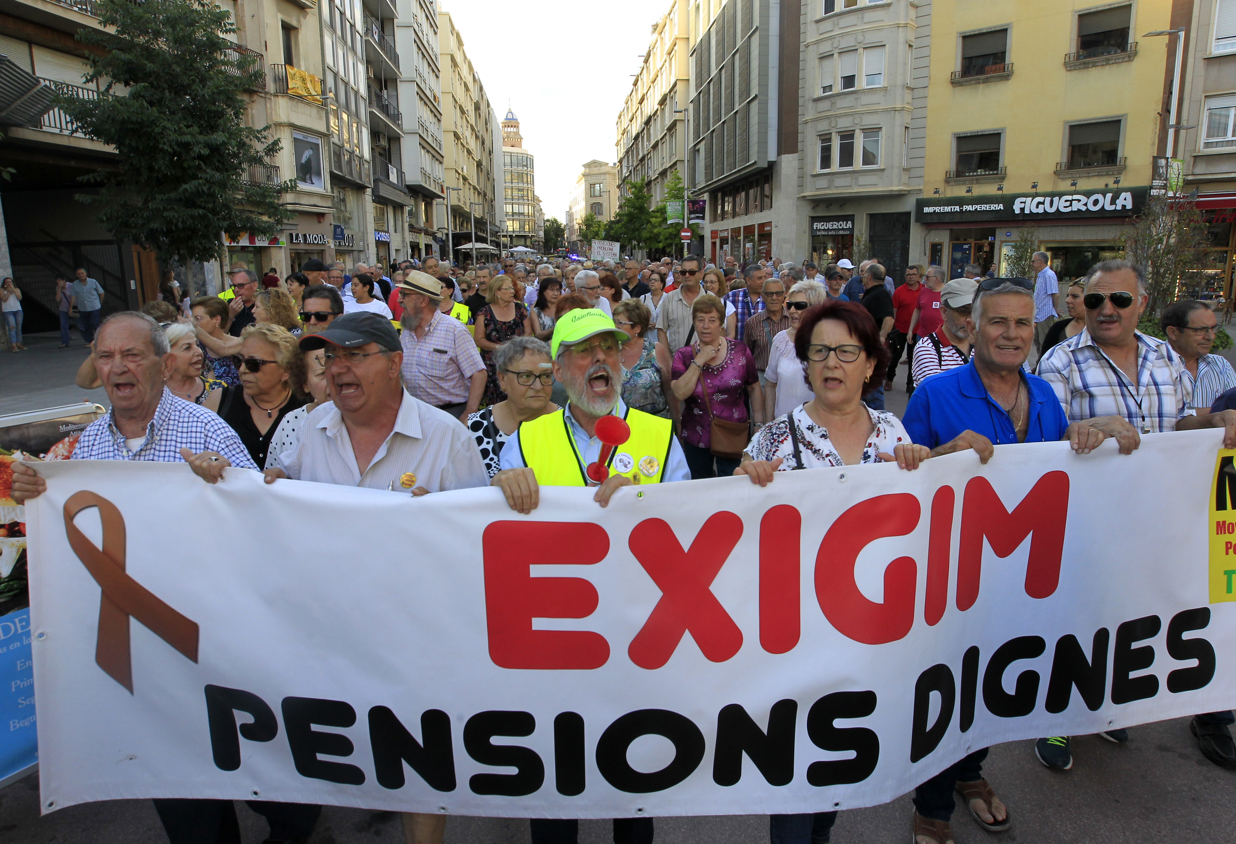 El Govern espanyol revaloritza les pensions a menys de la meitat de l'IPC