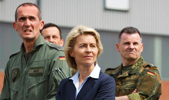 Von der Leyen a l'aula