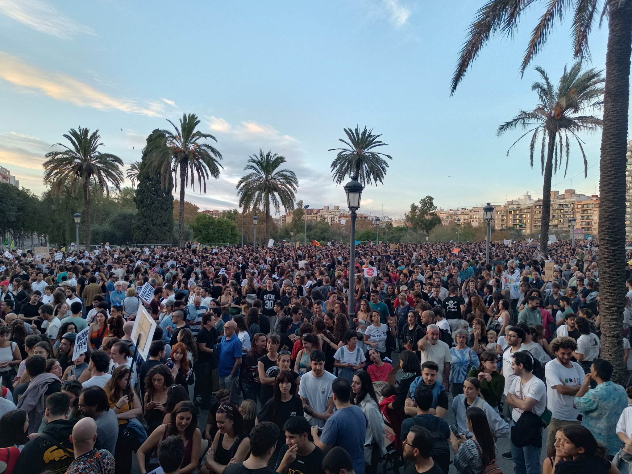 València esclata contra la turistificació i l’especulació immobiliària