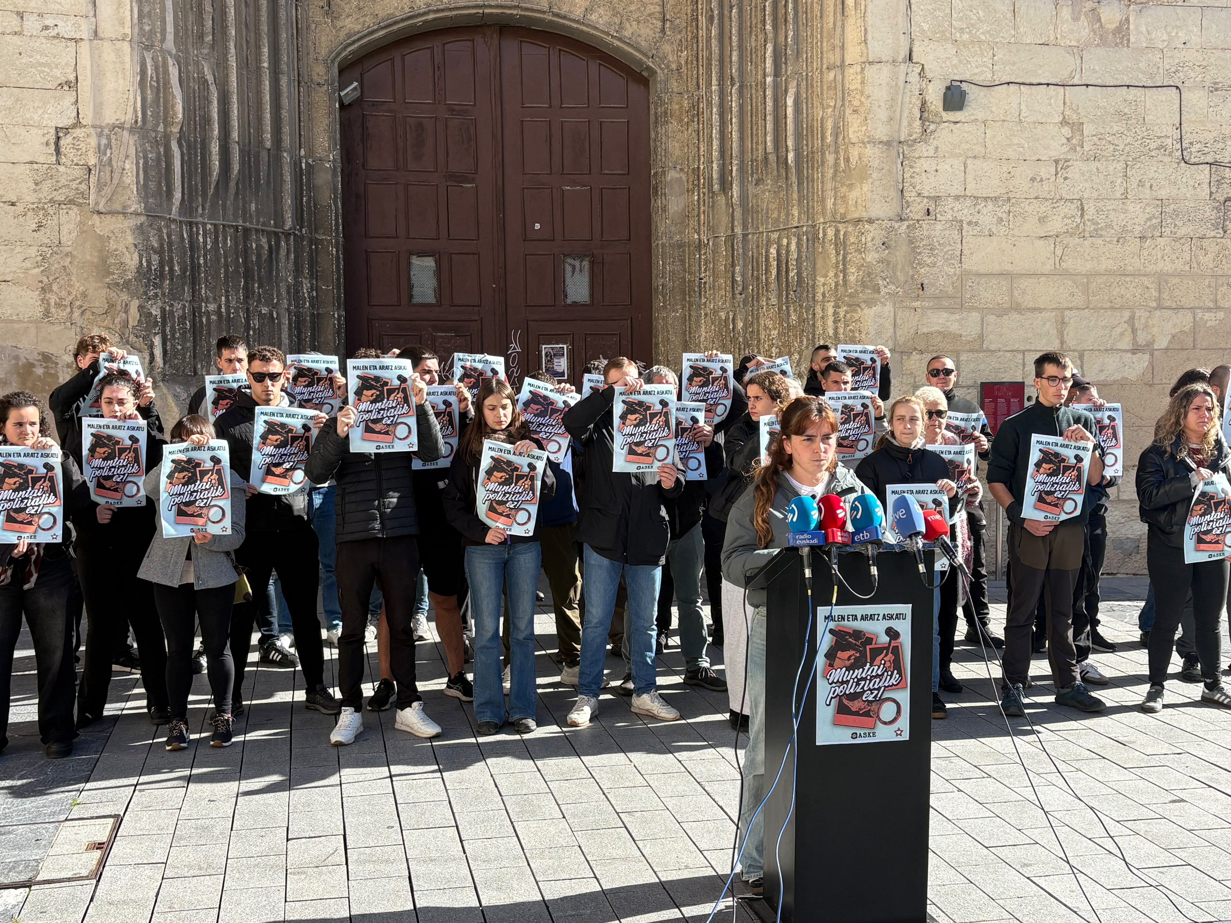Detinguts a Irun, presos a Madrid. Els volem lliures.